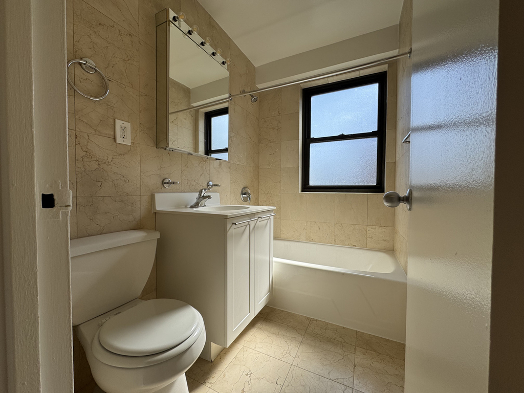 4th Avenue - Photo 7