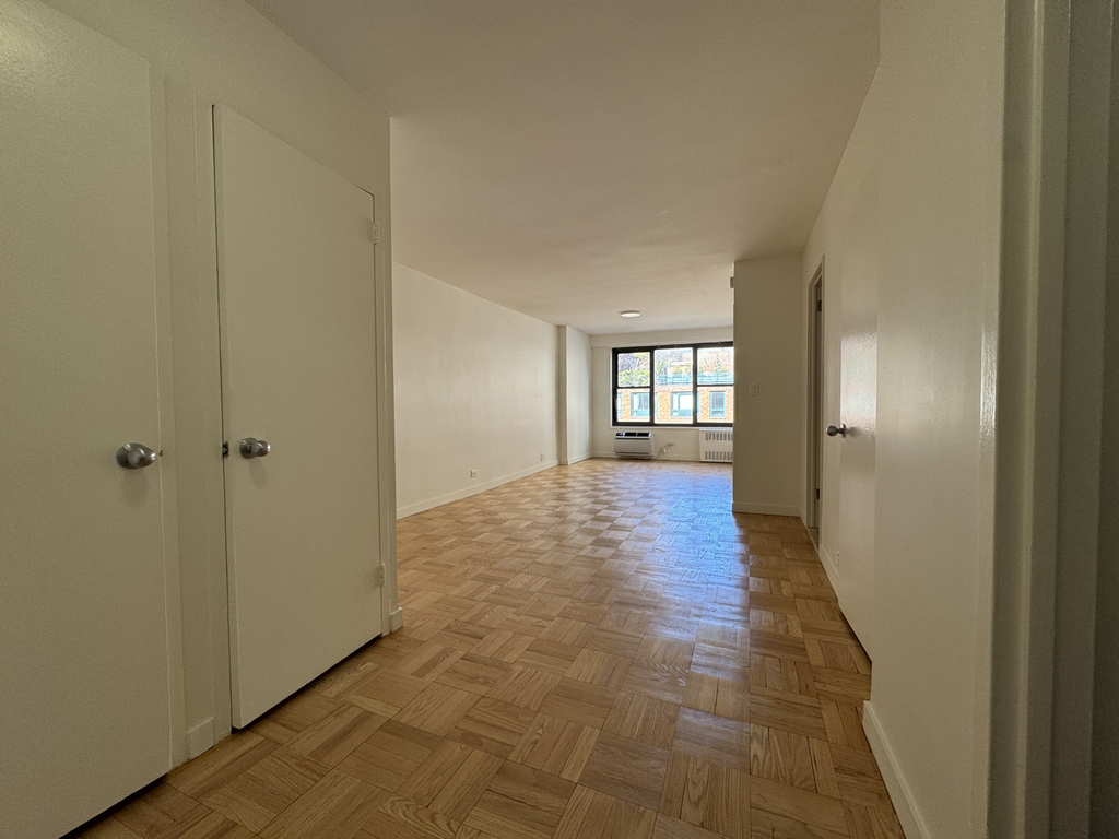 4th Avenue - Photo 4