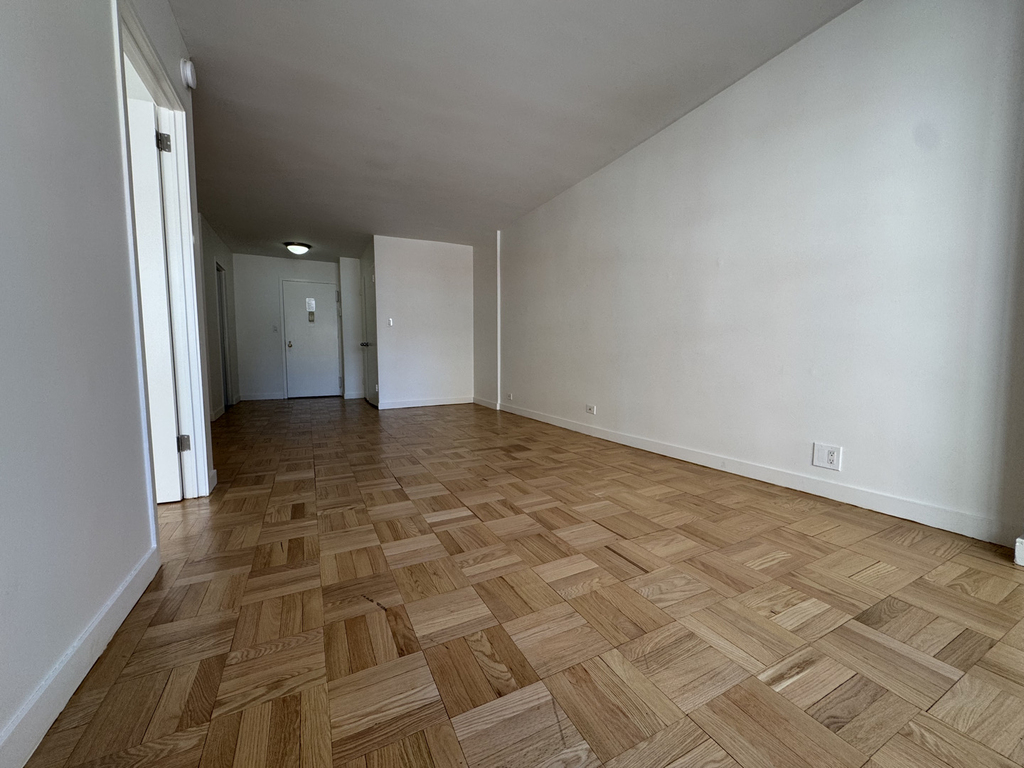 4th Avenue - Photo 3