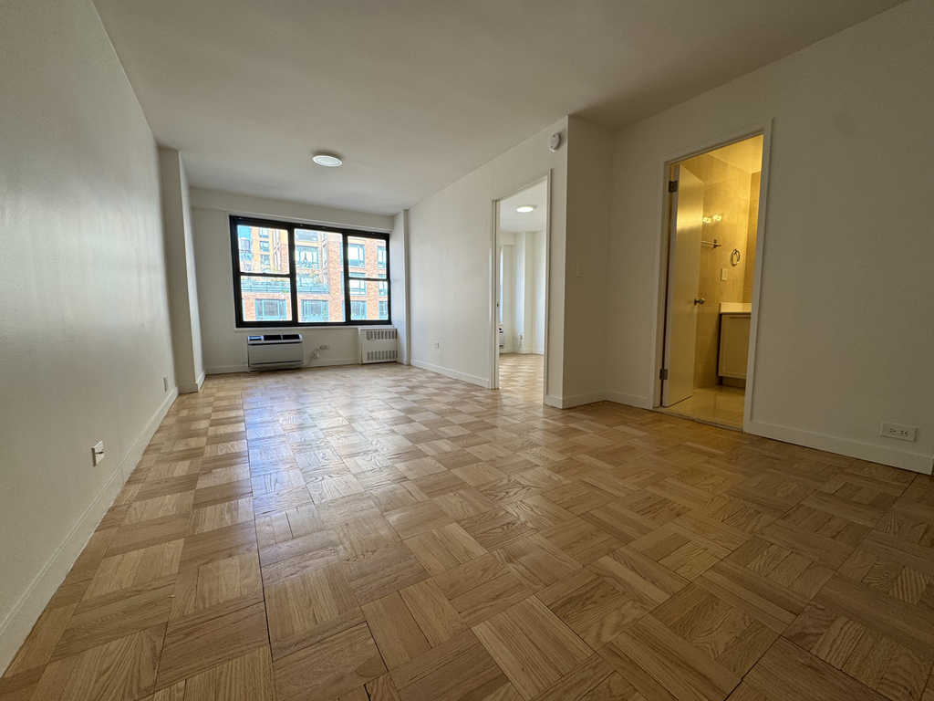 4th Avenue - Photo 0