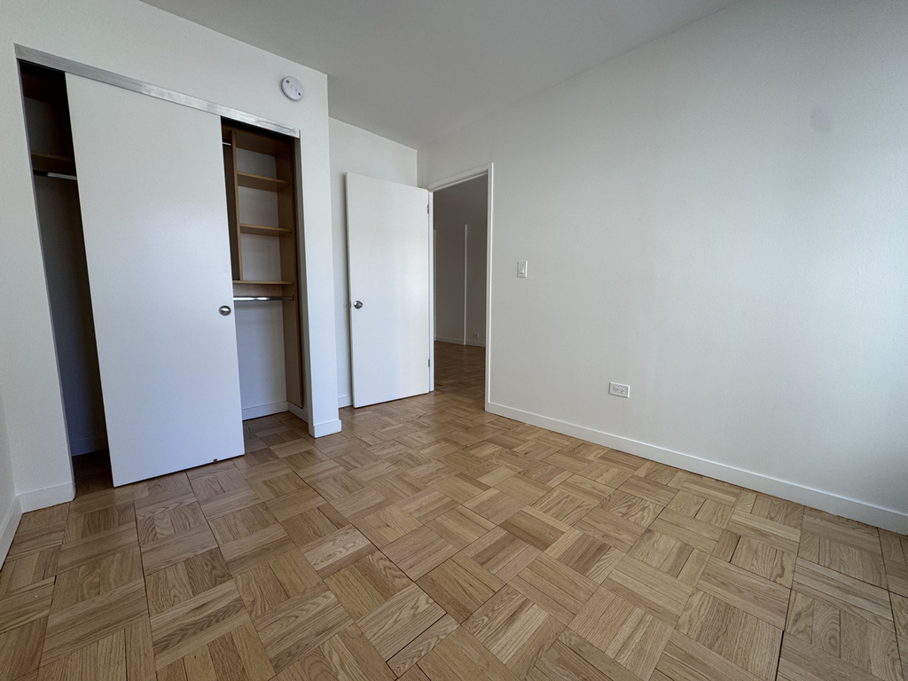 4th Avenue - Photo 2