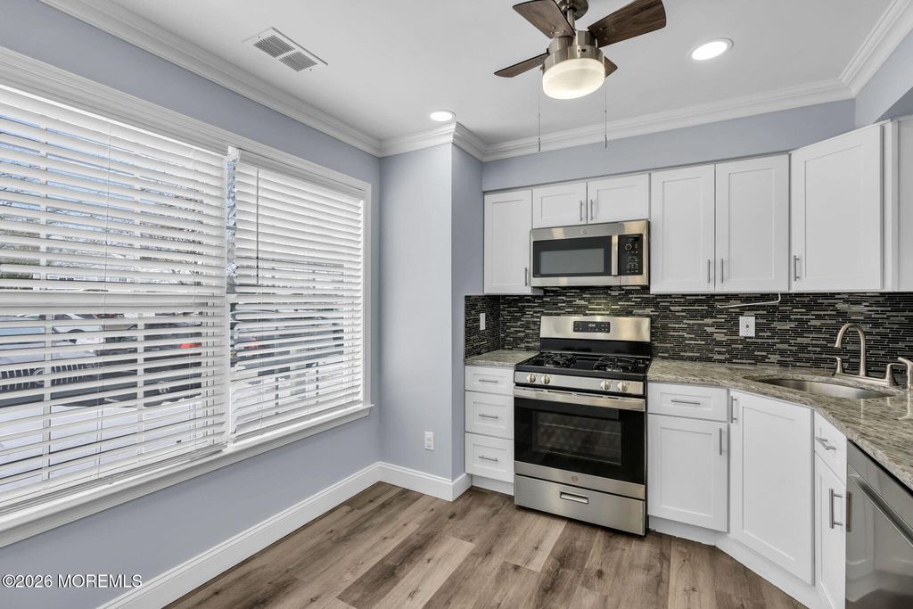 401 Hampton Court - Photo 4