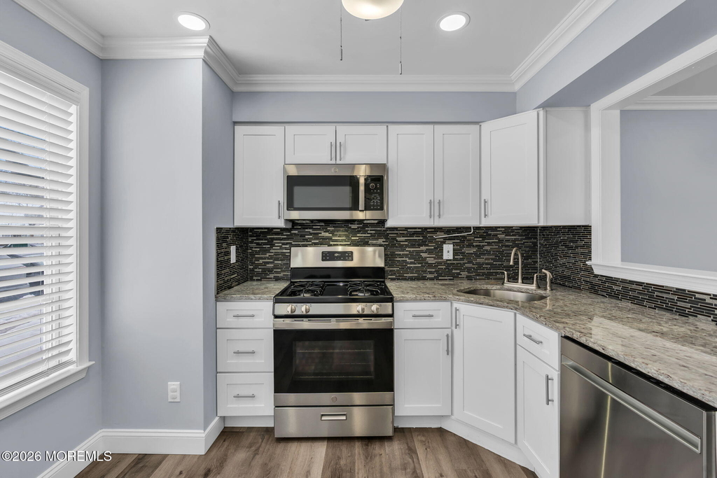 401 Hampton Court - Photo 5