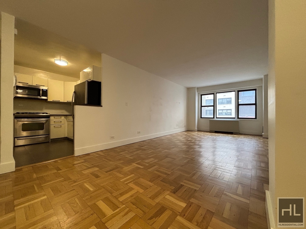 East 63 Street - Photo 0