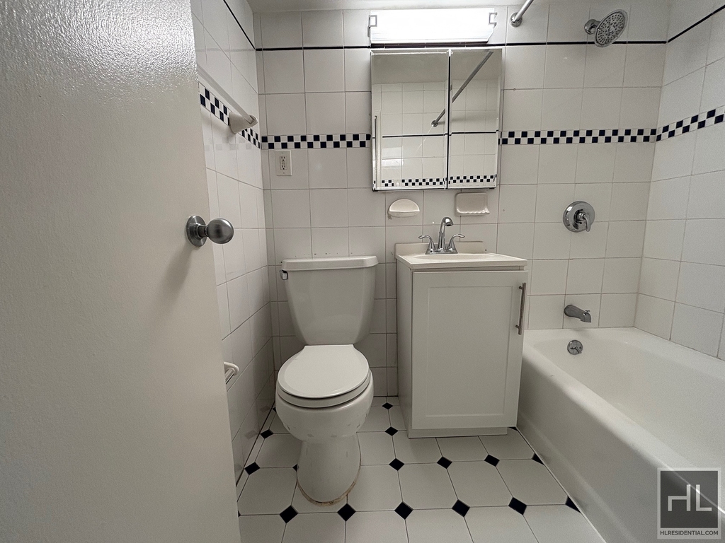 East 63 Street - Photo 3