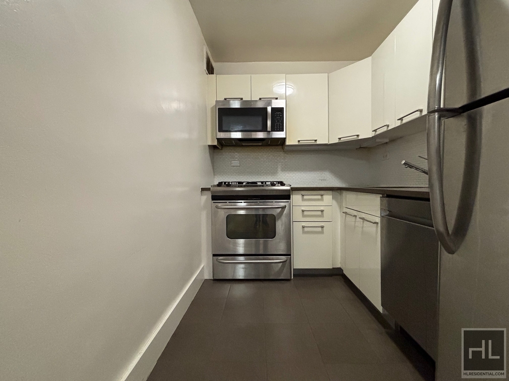 East 63 Street - Photo 1