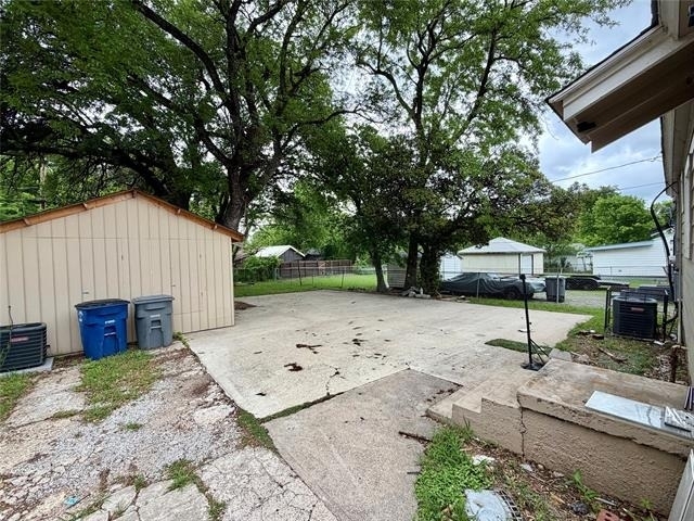 2303 Deer Path Drive - Photo 2