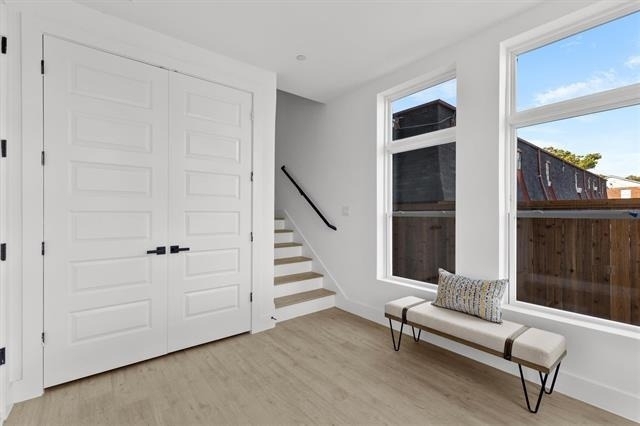 723 W 10th Street - Photo 3