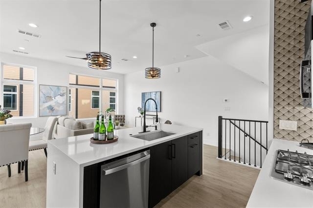 723 W 10th Street - Photo 8