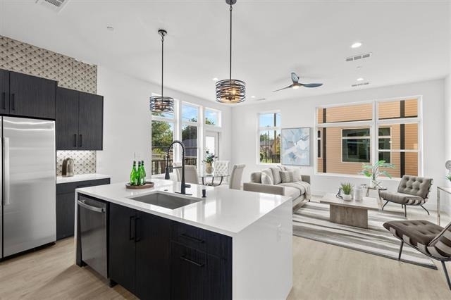 723 W 10th Street - Photo 9