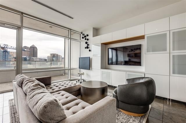 2430 Victory Park Lane - Photo 4