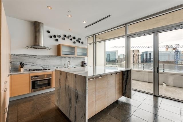 2430 Victory Park Lane - Photo 10