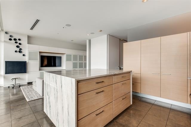 2430 Victory Park Lane - Photo 13