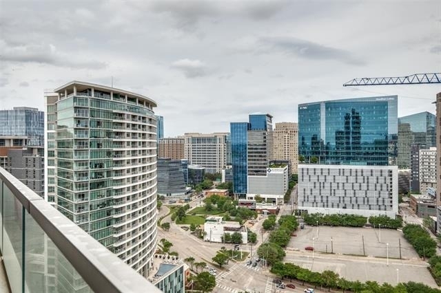 2430 Victory Park Lane - Photo 24