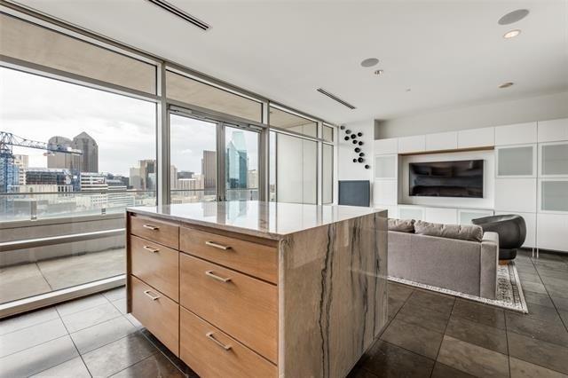 2430 Victory Park Lane - Photo 0