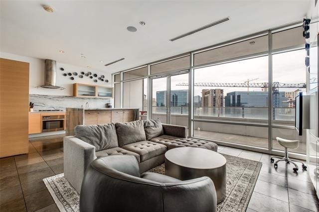 2430 Victory Park Lane - Photo 3
