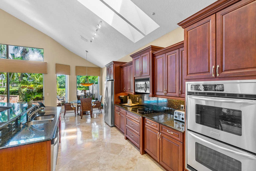 16850 Colchester Court - Photo 14