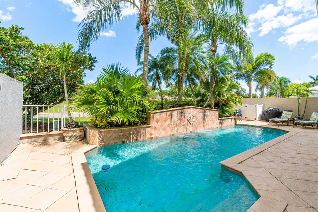 16850 Colchester Court - Photo 3