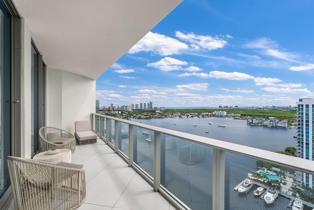 17301 Biscayne Boulevard - Photo 42
