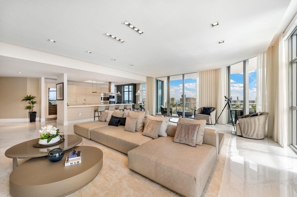 17301 Biscayne Boulevard - Photo 2