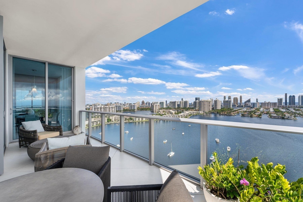 17301 Biscayne Boulevard - Photo 38
