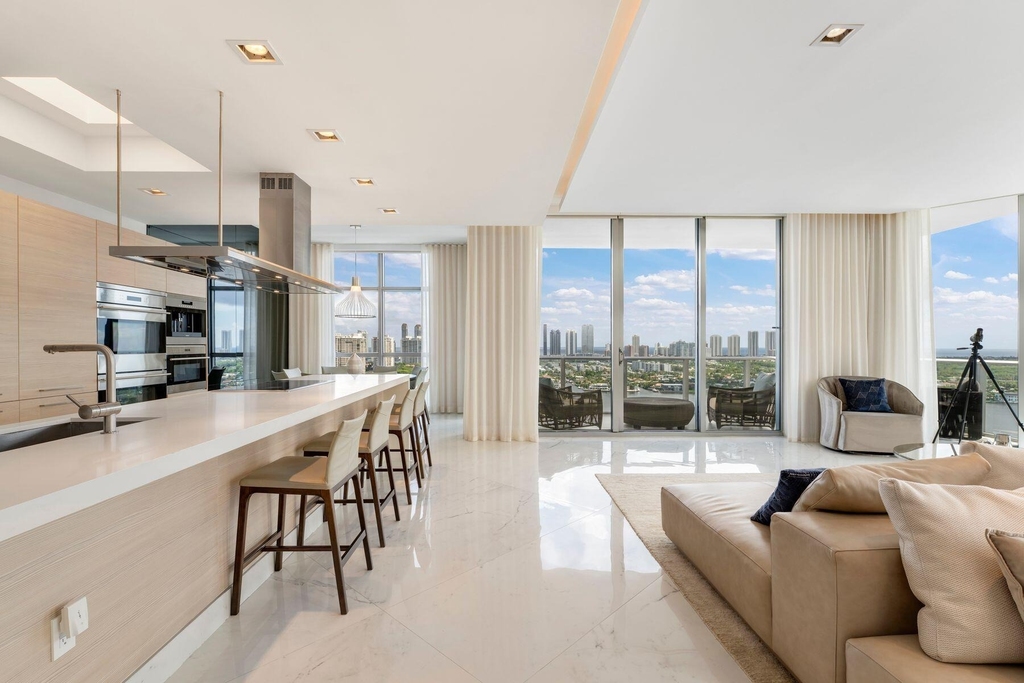 17301 Biscayne Boulevard - Photo 14