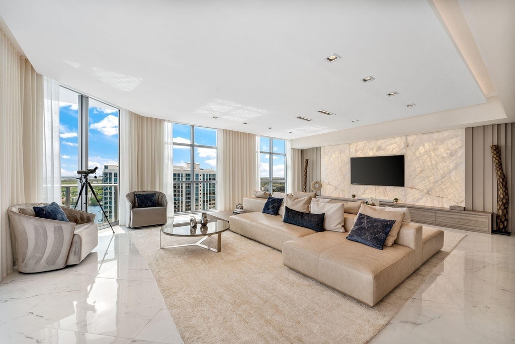 17301 Biscayne Boulevard - Photo 1