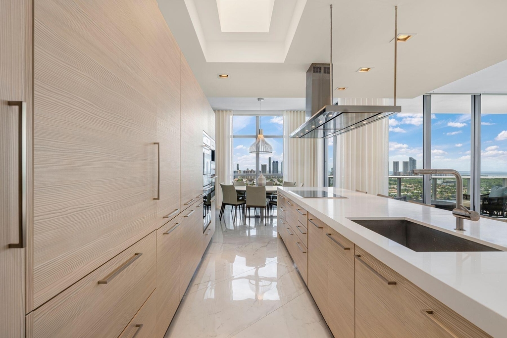 17301 Biscayne Boulevard - Photo 10