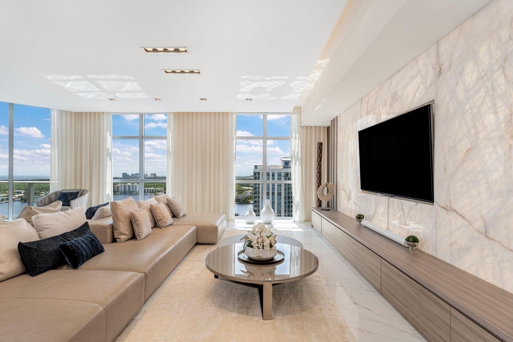 17301 Biscayne Boulevard - Photo 15