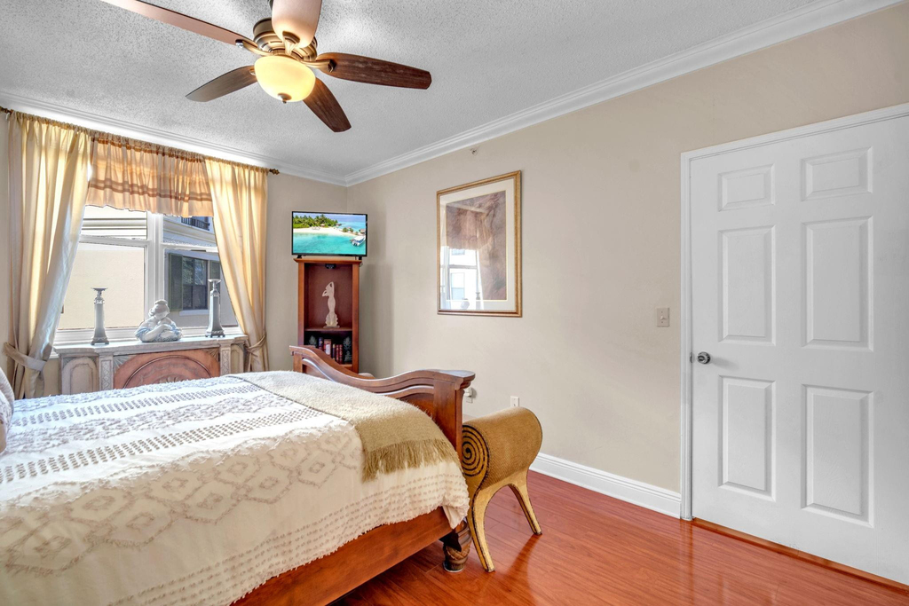 630 S Sapodilla Avenue - Photo 2