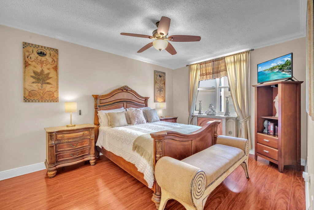 630 S Sapodilla Avenue - Photo 1