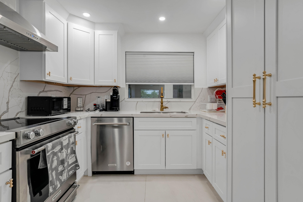 401 Briny Avenue - Photo 7