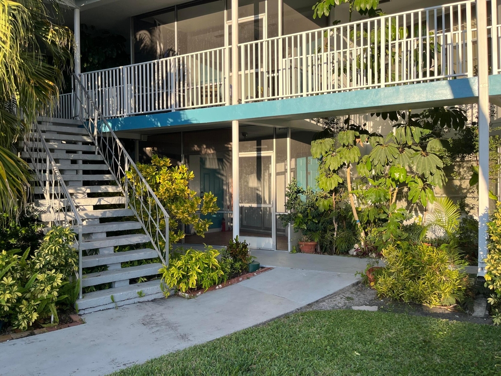 2748 Ne 28th Avenue - Photo 1