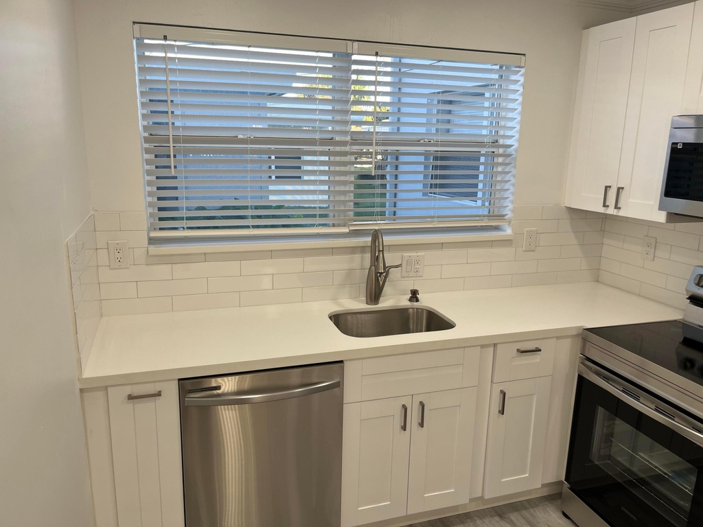 2748 Ne 28th Avenue - Photo 9