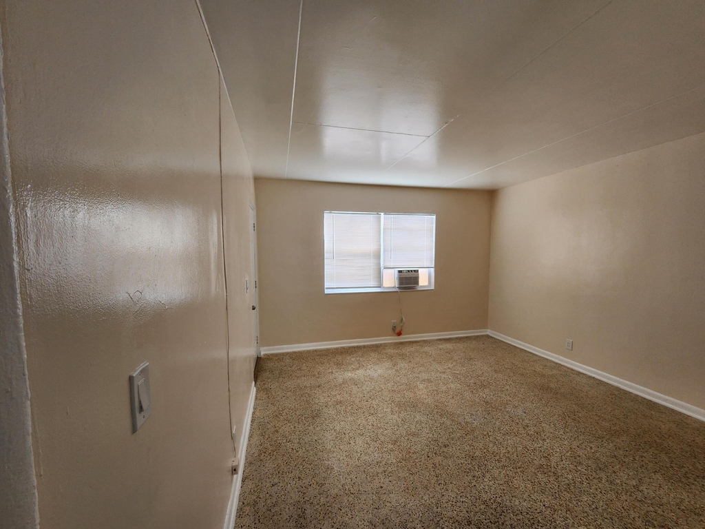1025 13th Street - Photo 3