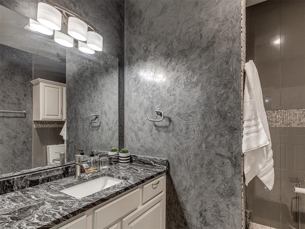 6162 N Brookline Avenue - Photo 23