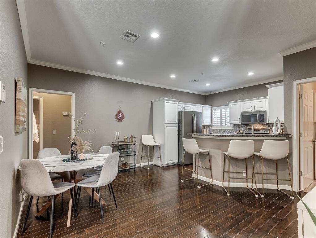 6162 N Brookline Avenue - Photo 9