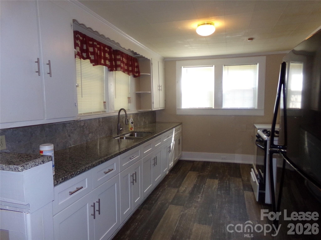 729 Spruce Street - Photo 1