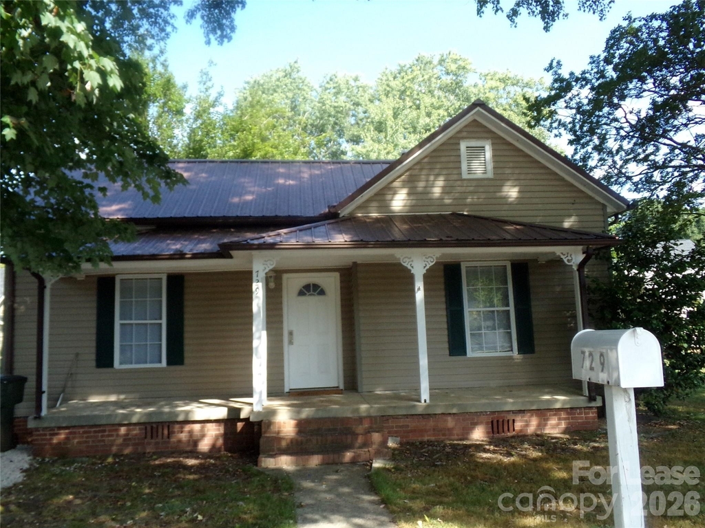 729 Spruce Street - Photo 0