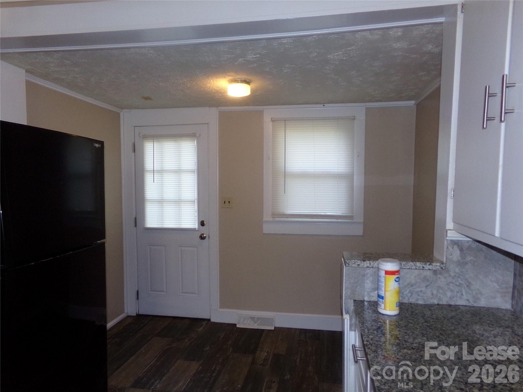 729 Spruce Street - Photo 5
