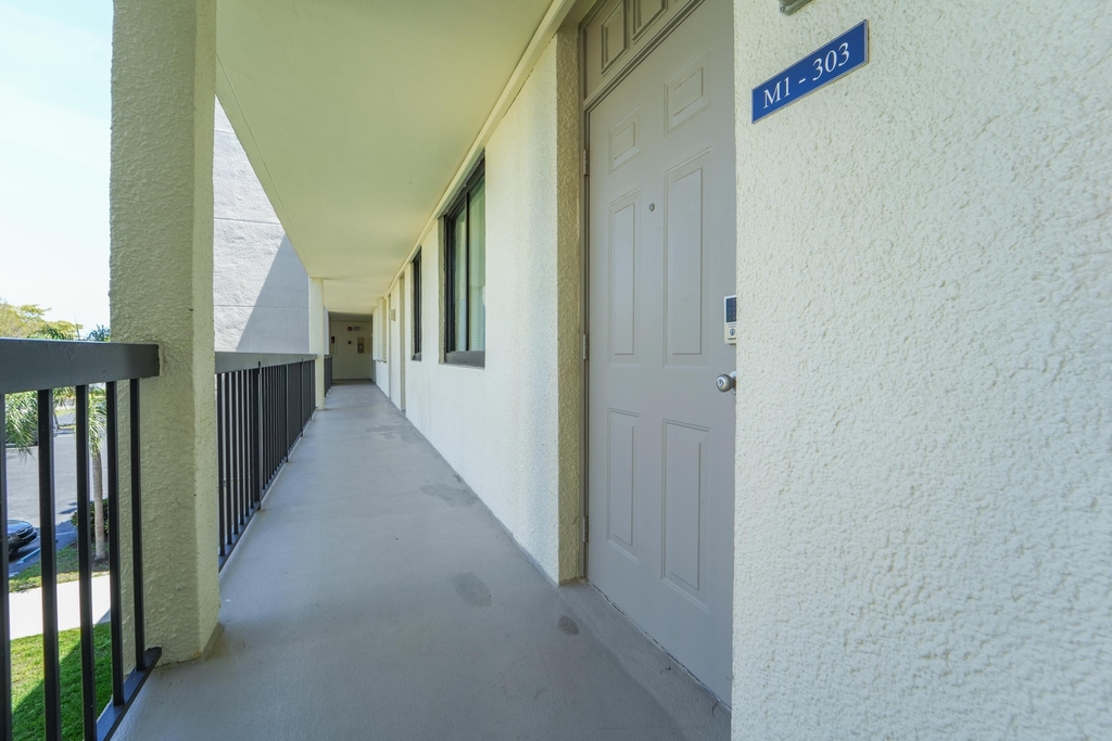 1605 S Us Highway 1 - Photo 5
