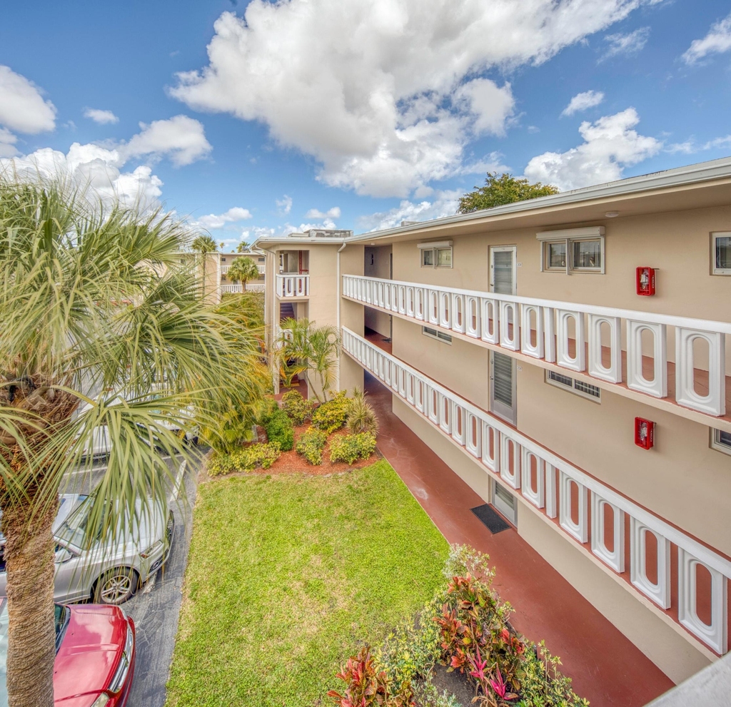2566 Garden Drive S - Photo 10