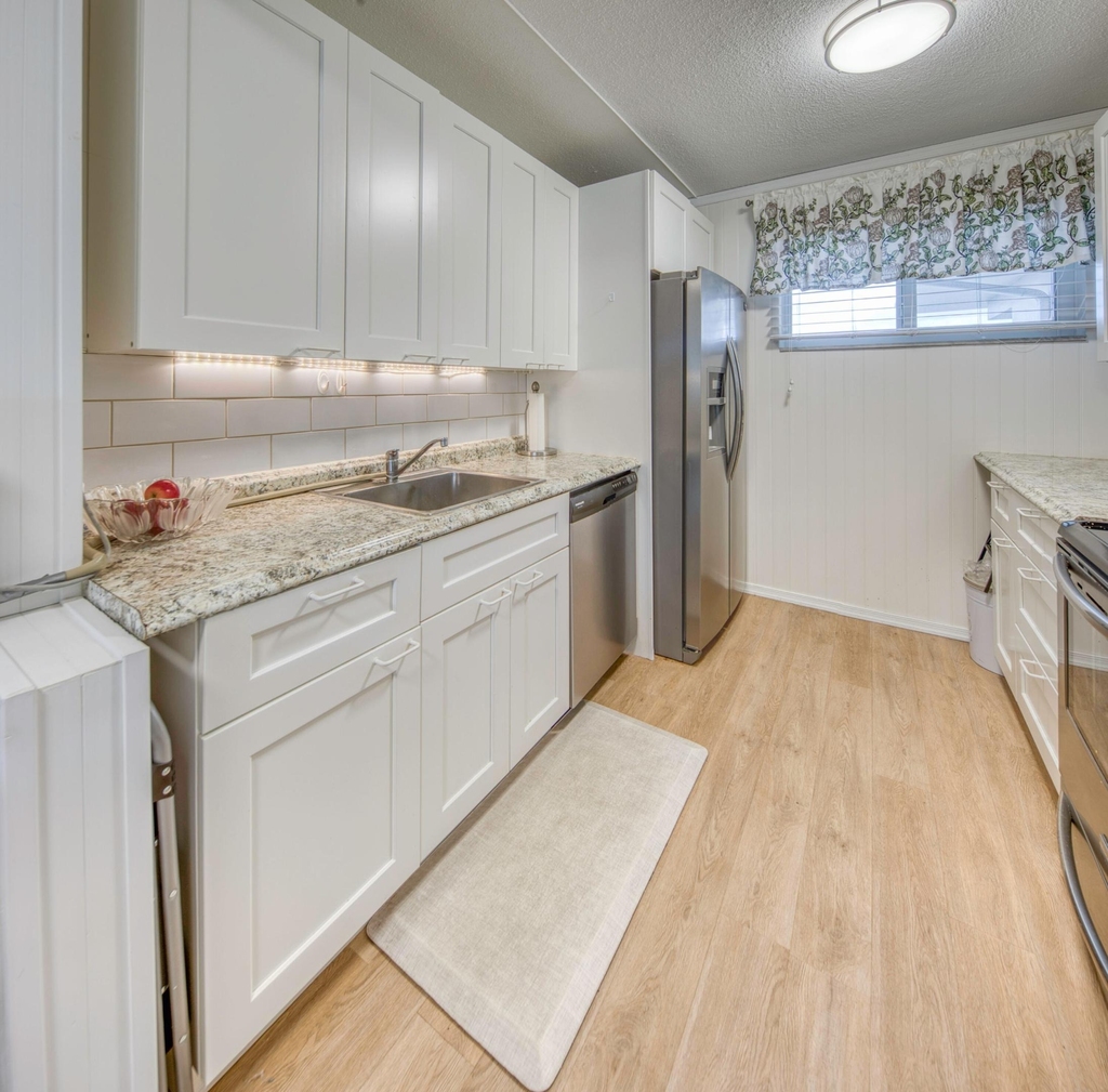 2566 Garden Drive S - Photo 4