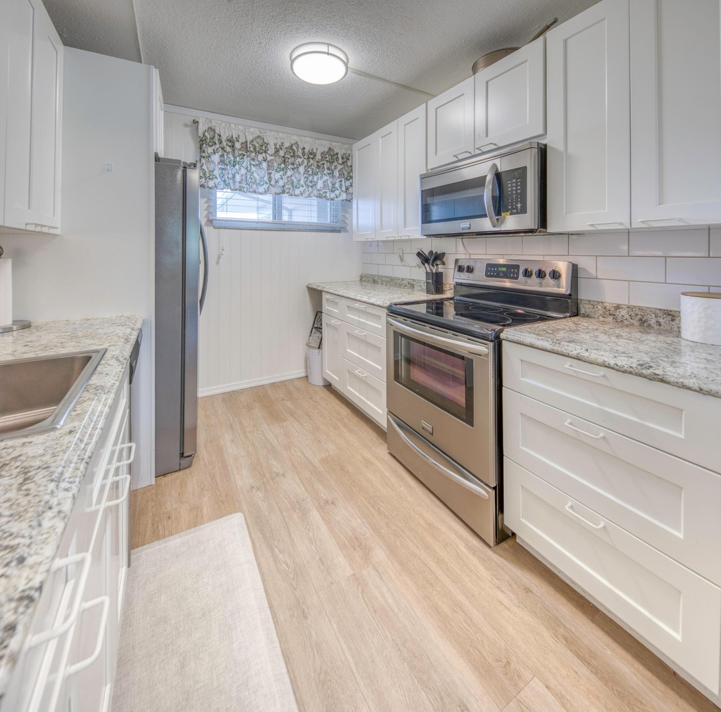 2566 Garden Drive S - Photo 3