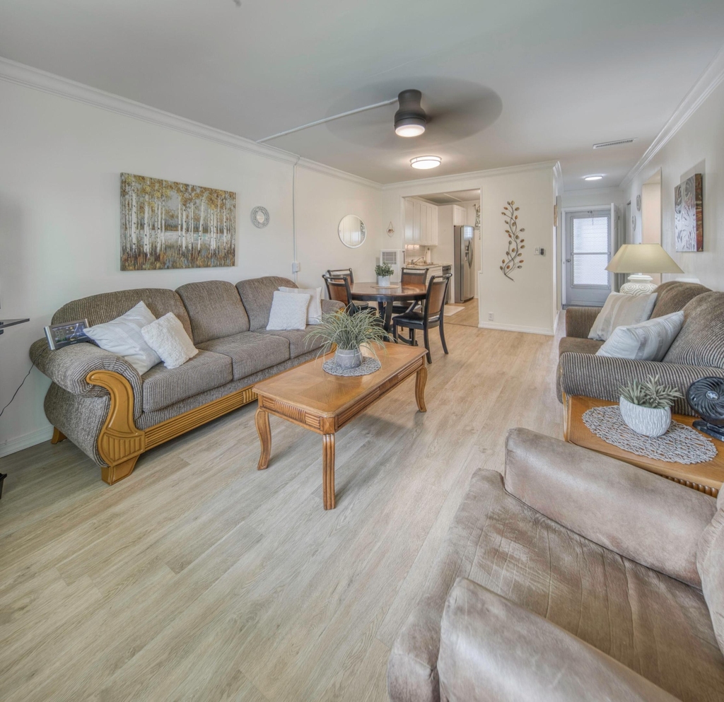 2566 Garden Drive S - Photo 2