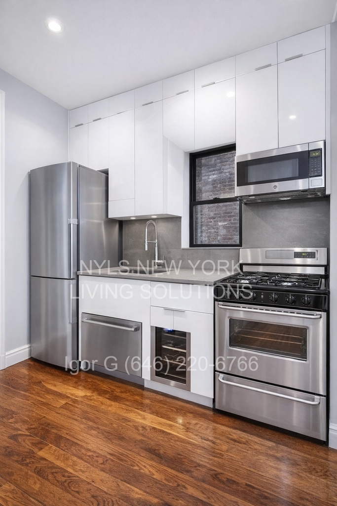 Hudson St & Leroy St - Photo 1