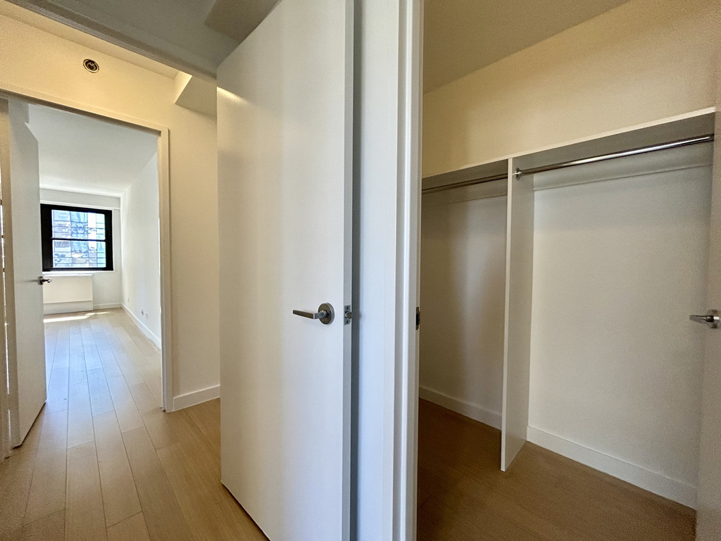 East 39th Street - Photo 5