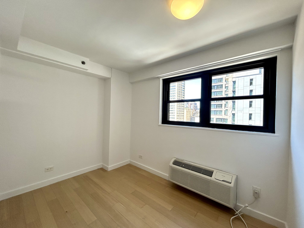 East 39th Street - Photo 7