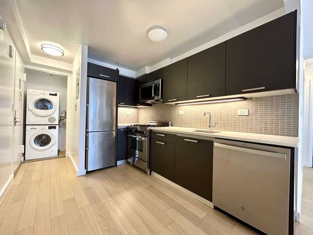 East 39th Street - Photo 2