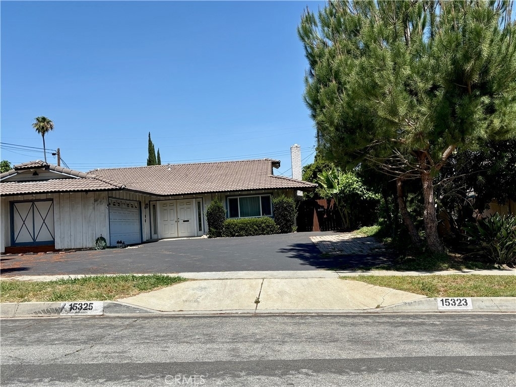 15323 Via Verita Avenue - Photo 18